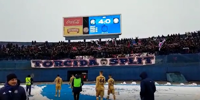 VIDEO Torcida iznenadila pjesmom igračima nakon debakla  Hajduka u Maksimiru