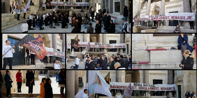 FOTO/VIDEO Katolički muževi i jutros na koljenima molili na Peristilu. Možemo! i nevladine udruge održale prosvjed