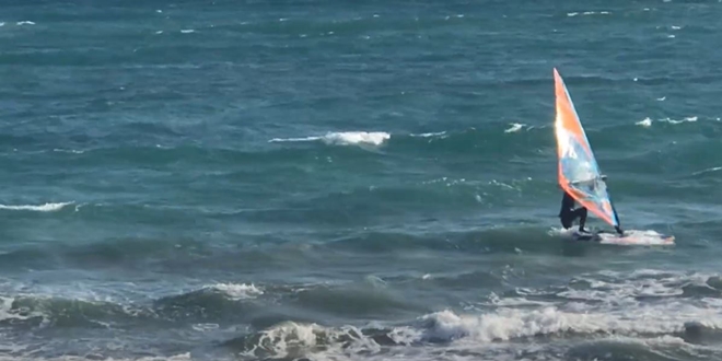 VIDEO Iskoristio jugo za jahanje na valovima