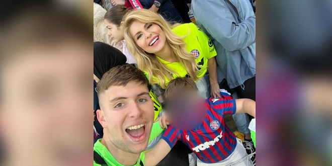 PONOSNA MAJKA Renata Lovrinčević Buljan sa sinovima se slikala na tribinama u Ženevi