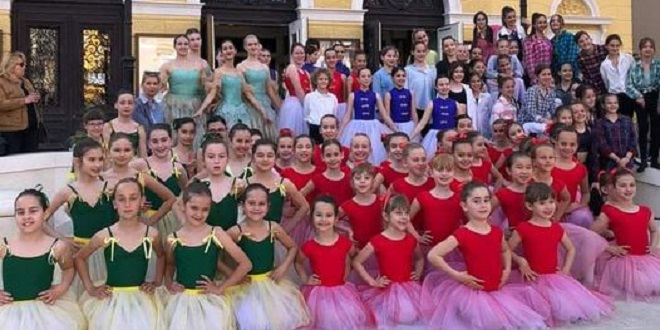 Obilježavanje Međunarodnog dana plesa ispred HNK Split