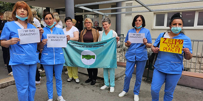 PROSVJED U SPLITU Medicinske sestre pred bolnicom: Vlada svojom ponudom obezvrjeđuje naš rad!