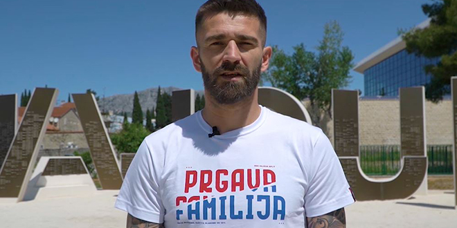 LIVAJINA MAJKA UKRALA SHOW: Evo što je poručila svom sinu...