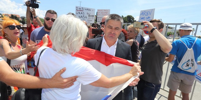 GI MJESTO KOJE HOĆE ŽIVJETI: Čekaj Vice, čuješ li ti sebe što govoriš?! 