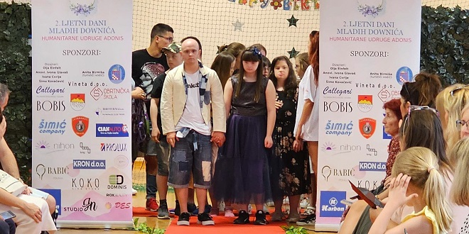 SAVRŠENI MANEKENI: Djeca s Down sindromom prošetala modnom pistom