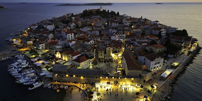 DVIJE ATRAKTIVNE LOKACIJE Primošten je ovo ljeto centar vrhunskih koncerata u Dalmaciji