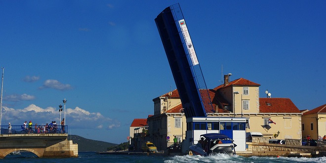 ​Žena prijavljena zbog protupravne gradnje u Tisnom