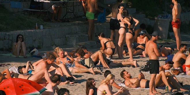 PAMETNA TORBA ZA PLAŽU Ove sitnice vam mogu spasiti dan na moru