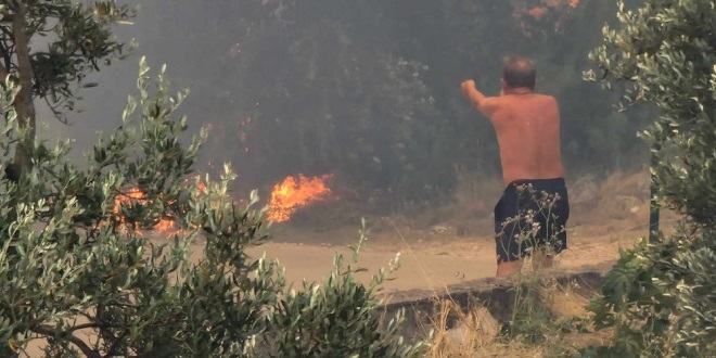 FOTO/VIDEO: POŽAR U GREBAŠTICI Vatra se više ne širi, objekti nisu ugroženi