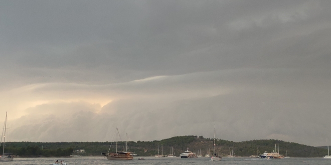 FOTO/VIDEO Nevera se primakla Splitu