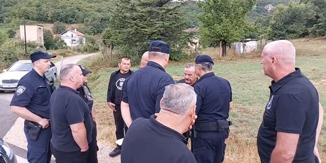 VIDEO Policija zabranila HOS-ovcima, predvođenim Skejom, ulazak u Knin