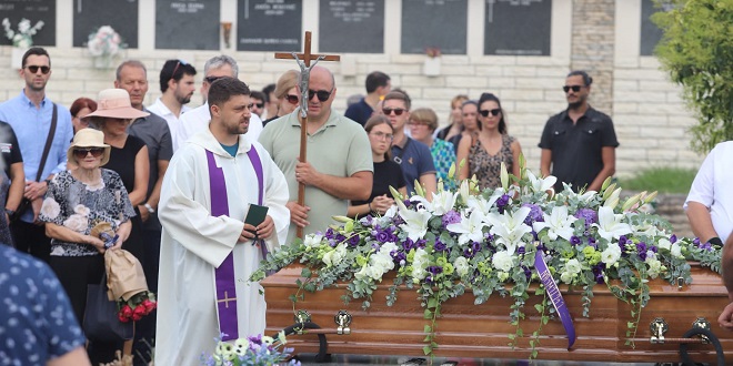 FOTO/VIDEO: Na Lovrincu sahranjen Goran Pelaić
