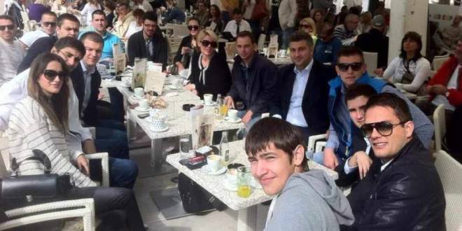KAVA NA RIVI: Evo gdje su sad akteri s fotografije koji su prije 10 godina ćakulali s europarlamentarcem Plenkovićem