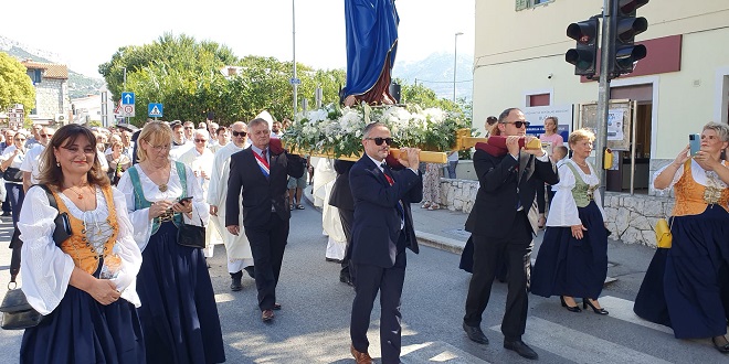 FOTO Družba 'Braća Hrvatskoga Zmaja' sudjelovala u proslavi blagdana Male Gospe u Solinu
