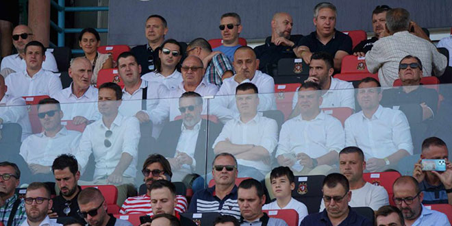 FOTOGALERIJA: Na utakmicu došao i Kustić, provjerite tko sve sjedi u loži