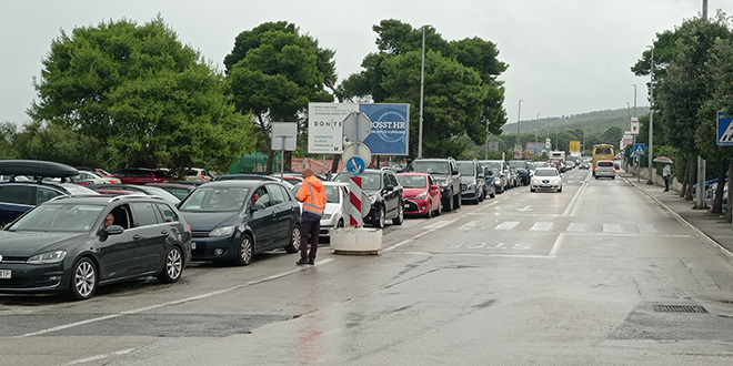 ODLAZAK GOSTIJU: I ove subote gužva u luci u Supetru