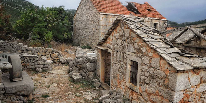 FOTOGALERIJA Zavirite u zaboravljeno selo na Pelješcu