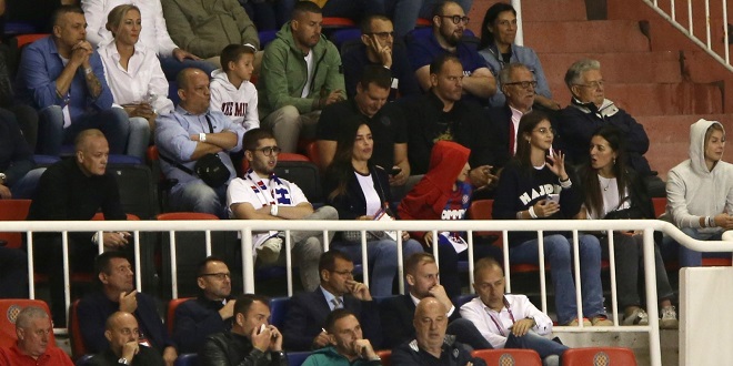 VIDEO Severina sa sinom na Hajdukovoj utakmici