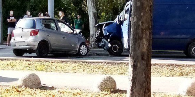 TRAGEDIJA U SOLINU: U sudaru s kombijem poginuo vozač automobila