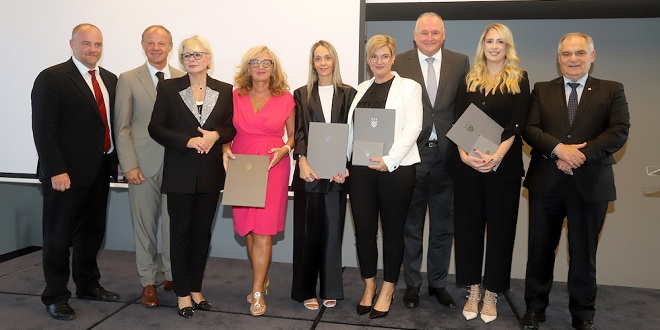 ZLATNA KUNA Deltron, Innovatio Proficit i Calvados Club najbolje su tvrtke u Splitsko-dalmatinskoj županiji