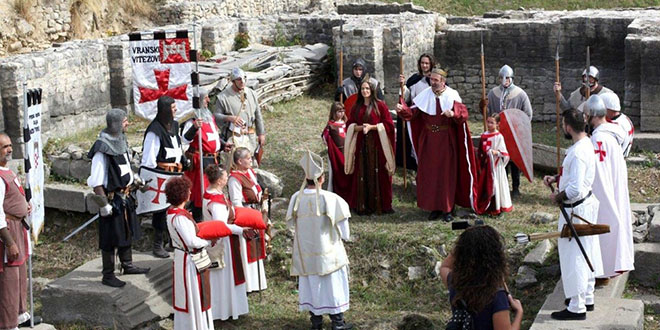 'Krunom hrvatskih vladara' (Solin - Klis) uz mimohod u čast Jeleni 'Slavnoj' i uprizorenje Zvonimirove krunidbe!