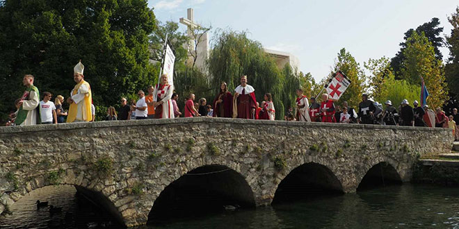 OD GOSPINA OTOKA DO ŠUPLJE CRKVE Odana počast Jeleni 'Slavnoj' i Dmitru Zvonimiru!