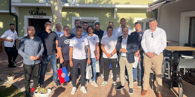 Predstavnici Hajduka i Dinare na zajedničkom druženju