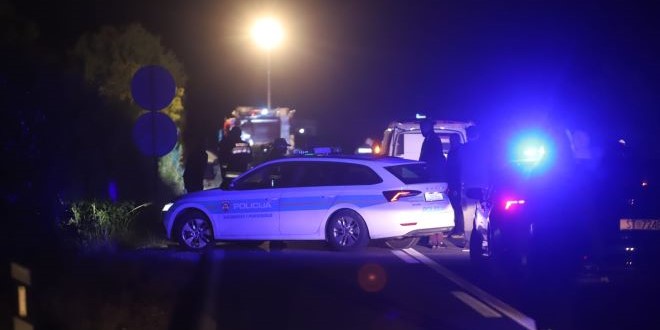 Vozač koji je usmrtio sestre kod Prugova i dalje u bolnici, u Splitu su za njim organizirali potjeru nakon što je pokušao autom udariti policajca