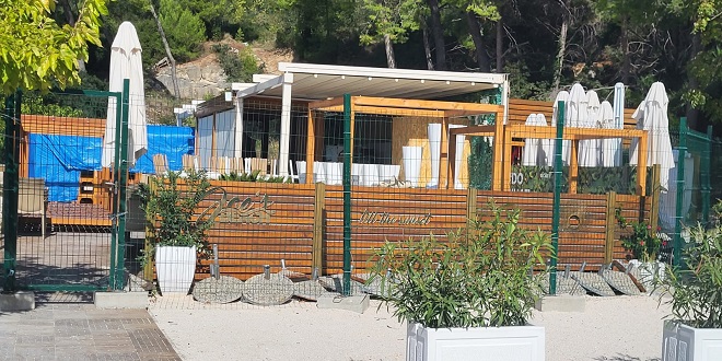 Na Kašjunima žicom ogradili plažu, Županija naložila uklanjanje