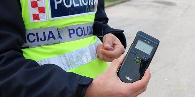 PIJAN U PROMETU Policija u Karinu Gornjem zaustavila vozača s gotovo 2 promila alkohola