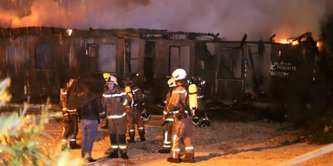 FOTO/VIDEO Ugašen požar na Sućidru, izgorjela baraka