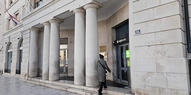 ISPRID BANKE Zagrebačka je već preselila s Rive, a ovaj tjedan zatvara i poslovnica OTP-a