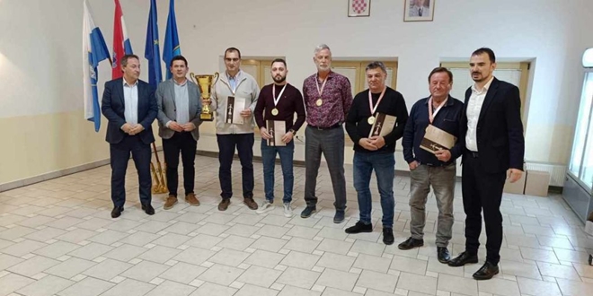 FOTOGALERIJA Tomislav Grbić i Denis Rako šampioni 27. degustacije vina 'Vinkovo 2024.' u Stankovcima