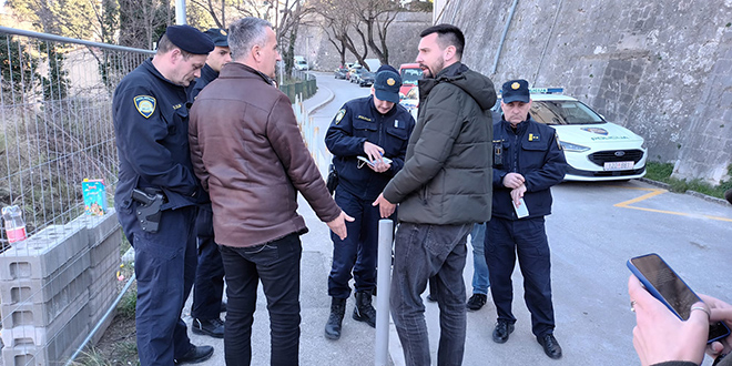 DRAMA NA GRIPAMA Svađa Ivoševića i investitora, na teren stigla i policija