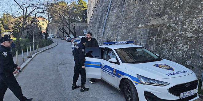 NEMA MIRA NA GRIPAMA Policija intervenirala zbog vrijeđanja, u postaju odveli i dogradonačelnika Ivoševića