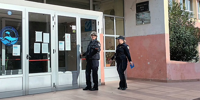 STIGLA POLICIJA Kruži dojava da se Ivan Pernar pojavio ispred splitske osnovne škole 