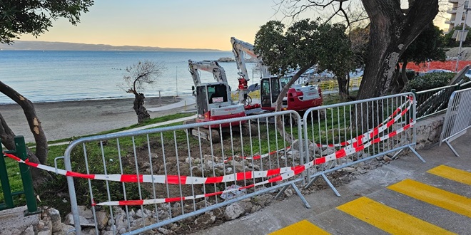 ZBOG RADOVA KRAJ ŽELJEZNIČARA Mjesec dana more na Bačvicama bit će zamućeno