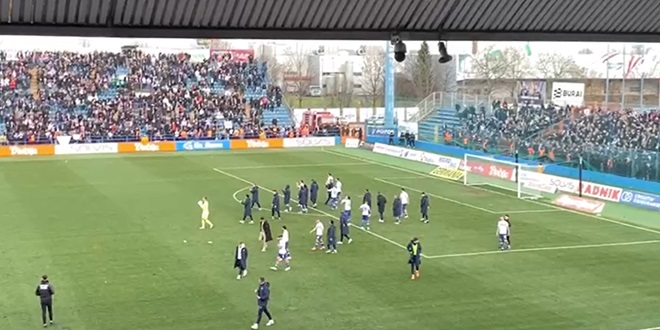 VIDEO: Pogledajte trenutak kada su igrači Hajduka otišli pozdraviti Torcidu