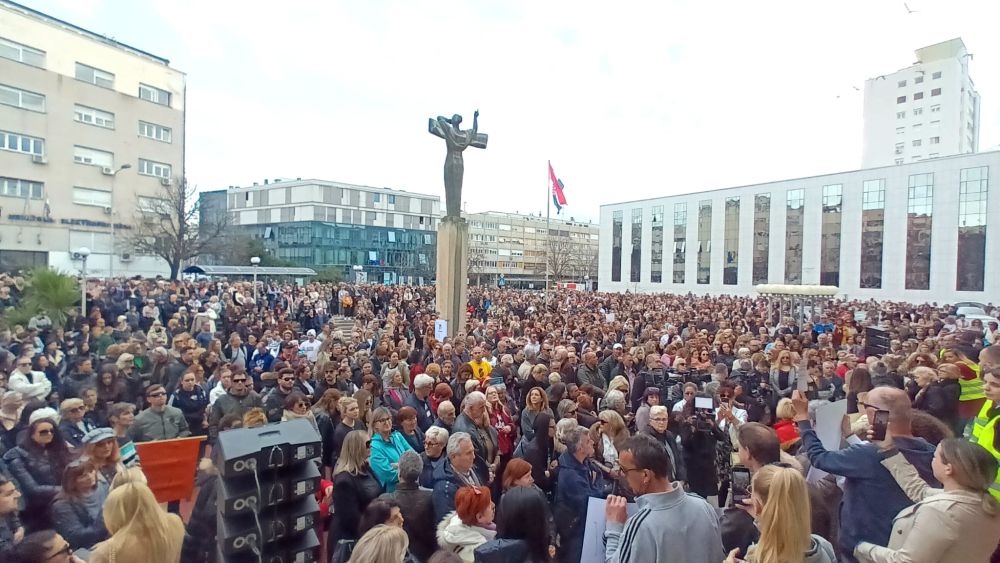 FOTO/VIDEO Prosvjed 'Danas Luka, sutra JA'