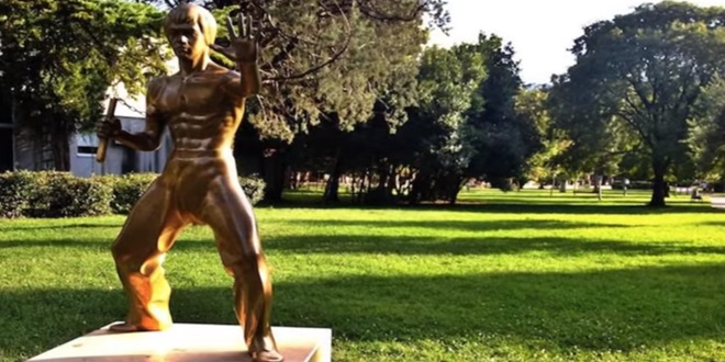BIZARNO Iz parka u Mostaru nestao je kip Bruce Leeja