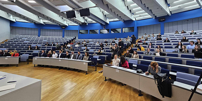 NAJBOLJIM STUDENTIMA Dodijeljeno 135 stipendija. Neki će ih koristiti na izlaske, a drugi na fakultetske obveze 