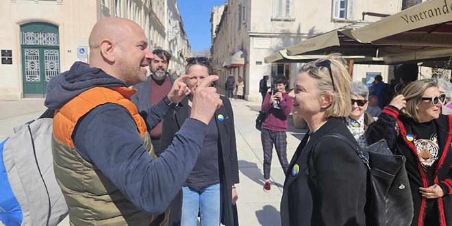 DRUŽENJE S GRAĐANIMA Sandra Benčić počela svoju žensku turneju iz Splita: 'Nikakvi spektakli koji se događaju ne utječu na našu odluku'