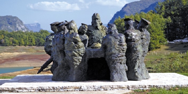 NAKLADA BOŠKOVIĆ I MATICA HRVATSKA SPLIT Predstavljanje zbirki 'Ladica puna svjetla' i 'Svitlo' u samostanu svetog Dominika