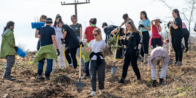 Na Svjetski dan šuma u Slunju održana velika akcija pošumljavanja