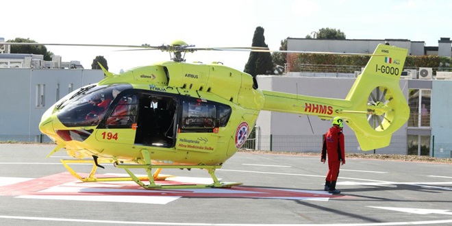 Žena se počela utapati na dalmatinskoj plaži, umrla u helikopteru Hitne