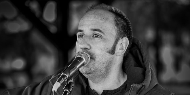 PROSJAK LJUBAVI Kantautor koji pjeva pčelama iznenadio i svoje prijatelje silinom emocija u novoj pjesmi