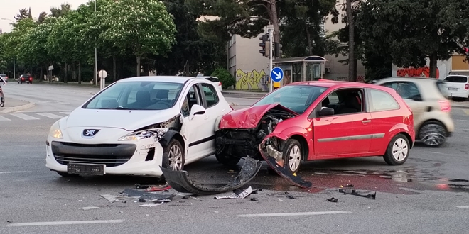 POLICIJA TRAŽI OČEVICE Javite se ako ste svjedočili prometnoj nesreći na raksrižju Dubrovačke i Velebitske