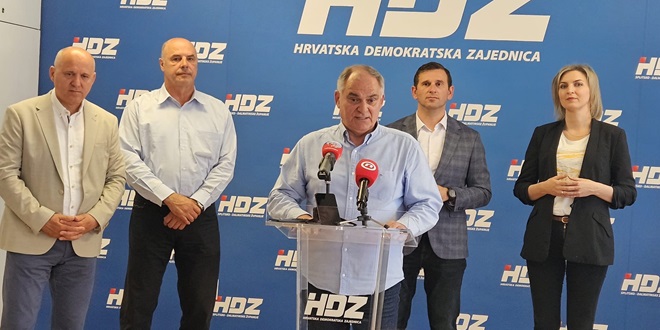 HDZ-ovci prezadovoljni sinoćnjim skupom: 'Pokazali smo snagu i zajedništvo, emocija je zavladala Splitom'