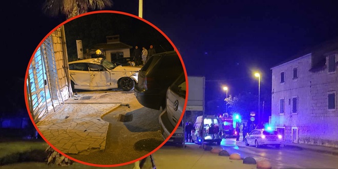 TEŠKA NESREĆA U SUĆURCU: BMW-om udario u zid kuće, jedna osoba prevezena u bolnicu