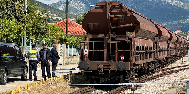 ŽELJEZNIČKA NESREĆA Teretni vlak usmrtio ženu u Kaštel Sućurcu